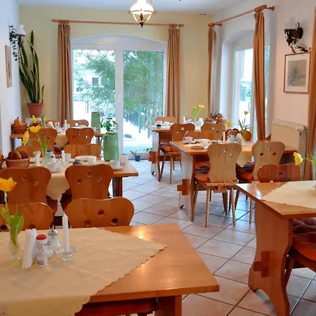 ゲストハウス Waldeck 3*